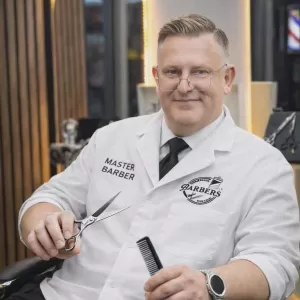 Portrait of Marek Mondial Barber